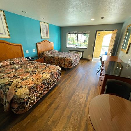 كاسترو فالي Travelers Inn المظهر الخارجي الصورة