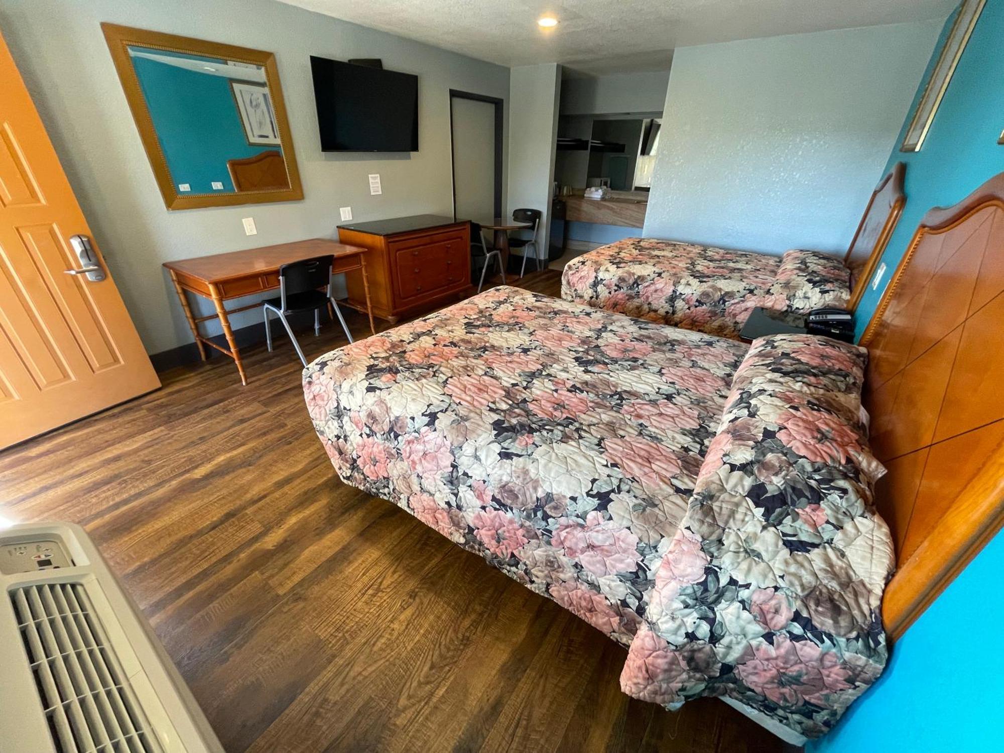 كاسترو فالي Travelers Inn المظهر الخارجي الصورة
