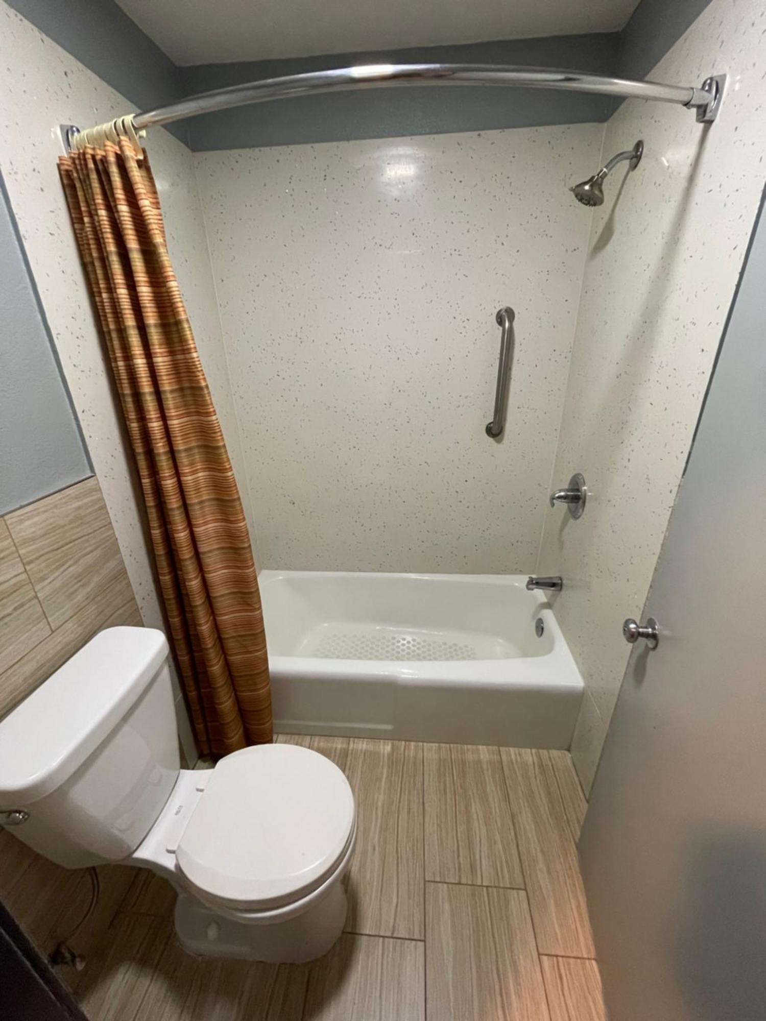 كاسترو فالي Travelers Inn المظهر الخارجي الصورة