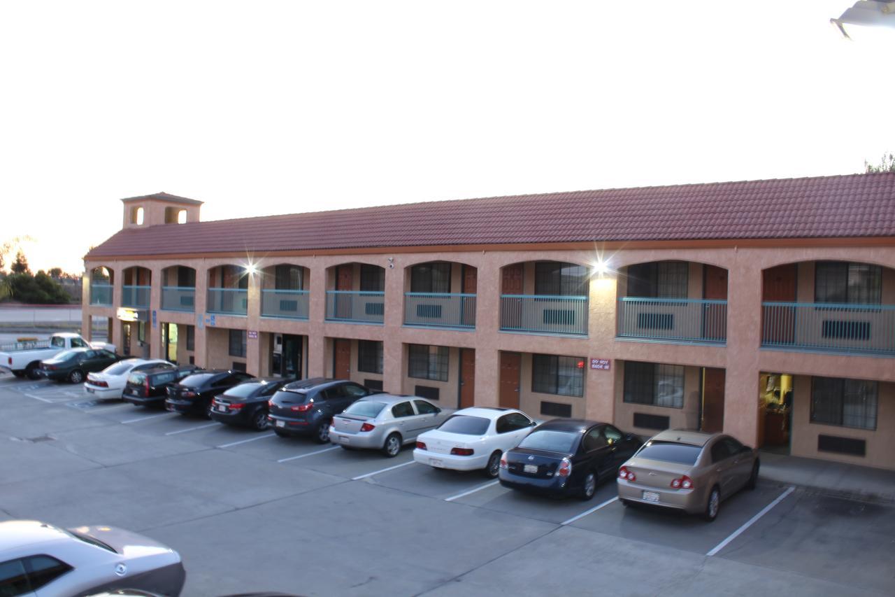 كاسترو فالي Travelers Inn الغرفة الصورة